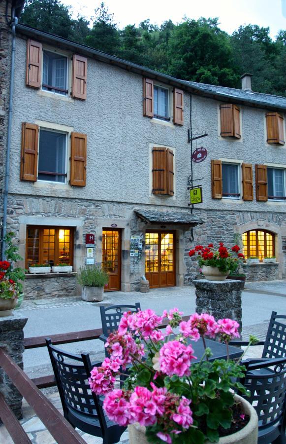 Hotel Restaurant Le Relays Du Chasteau - Logis Hotel Brousse-le-Chateau Exteriér fotografie