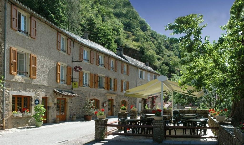 Hotel Restaurant Le Relays Du Chasteau - Logis Hotel Brousse-le-Chateau Exteriér fotografie